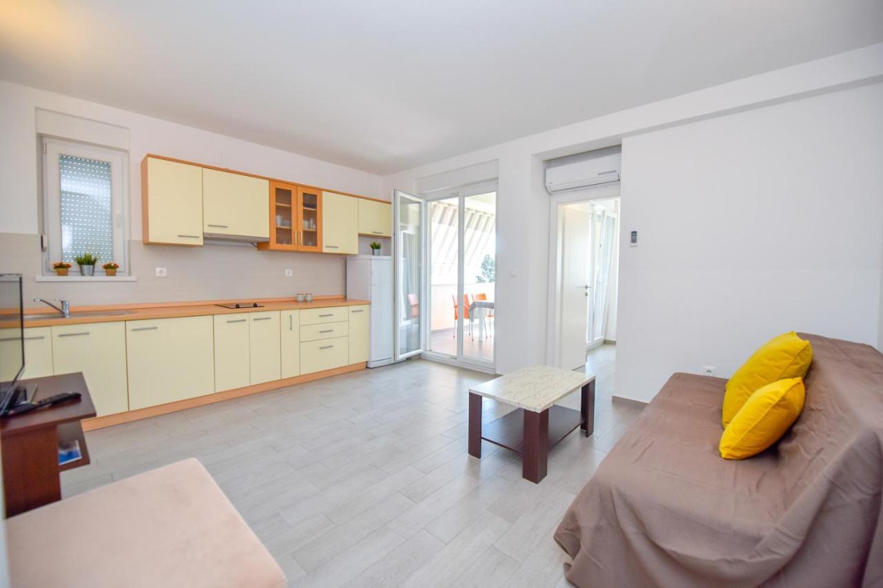 Apartments Yoko Новалья Экстерьер фото